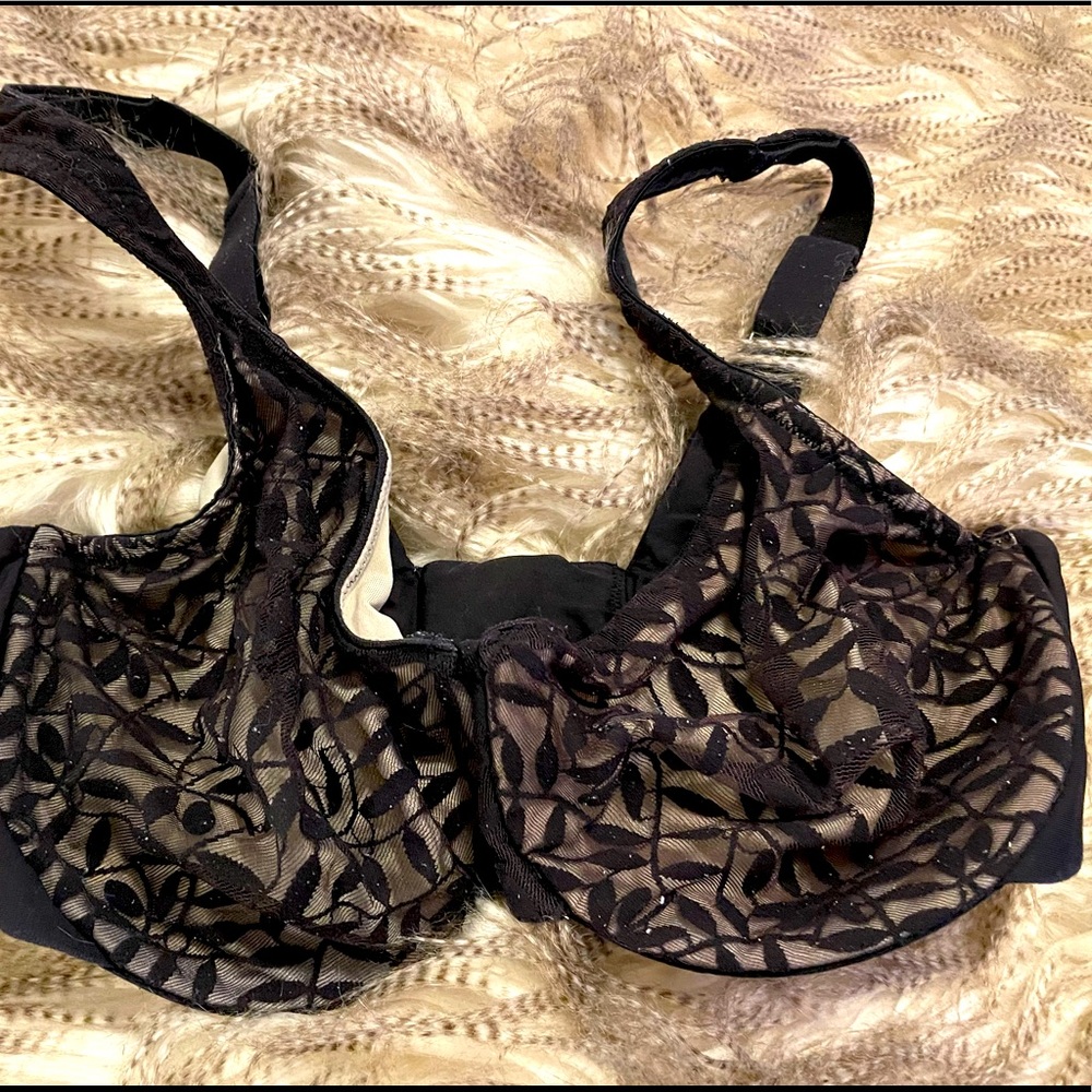 ⭐️Lovely black underwire bra